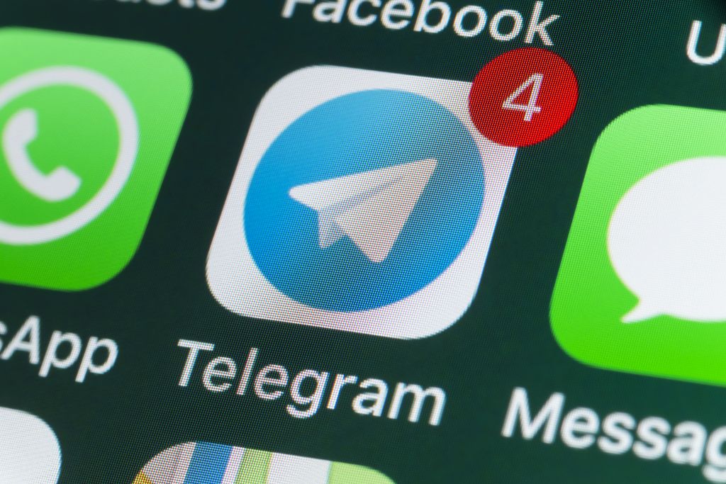 Revolusi Komunikasi: Aplikasi Baru Pengganti WhatsApp Raih Dukungan dari Elon Musk
